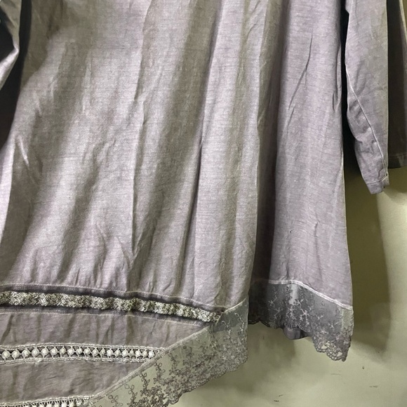 Ave Leisure and plus size, scoop neck, 3/4 sleeve top - Picture 5 of 7